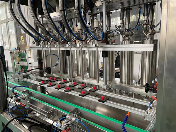 Podrobnosti o automatickém pístovém plnicím stroji