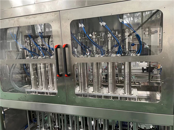 Podrobnosti o automatickém pístovém plnicím stroji